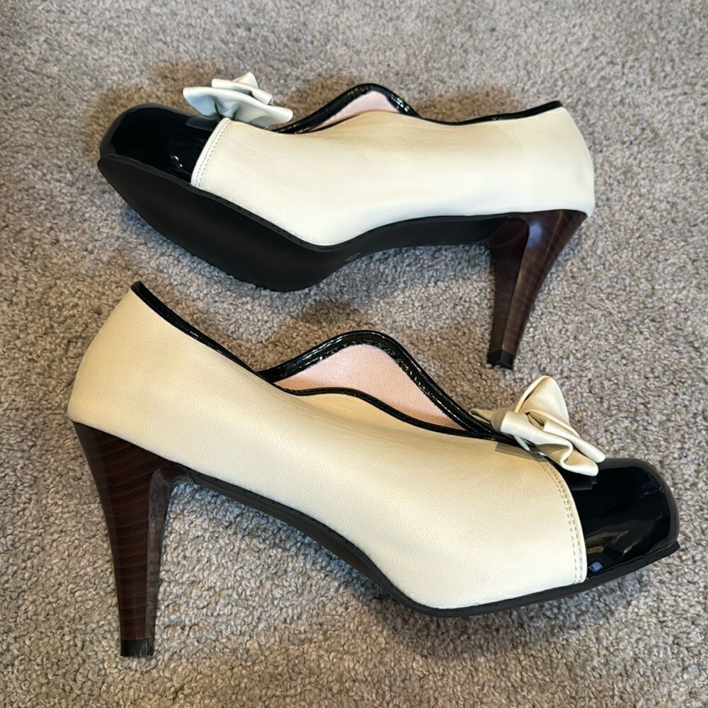 Women’s Beige & Black High Heels Pumps Bow Design SlipOn Size 8.5/9 (41CN) *READ - Picture 6 of 12